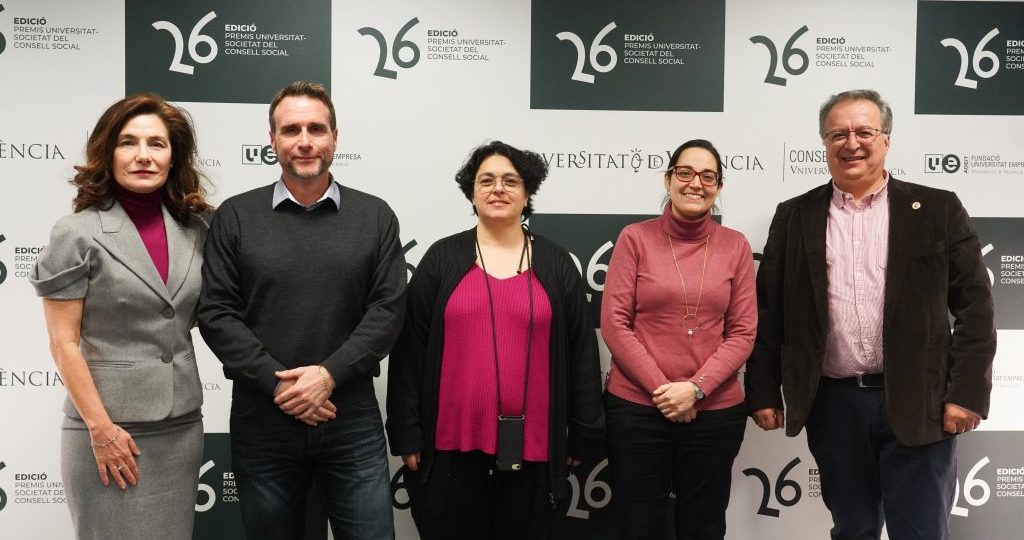 Entrega de premios a los galardonados por la Universitat de Valencia en la XXVI edición de los Premios Universidad-Sociedad